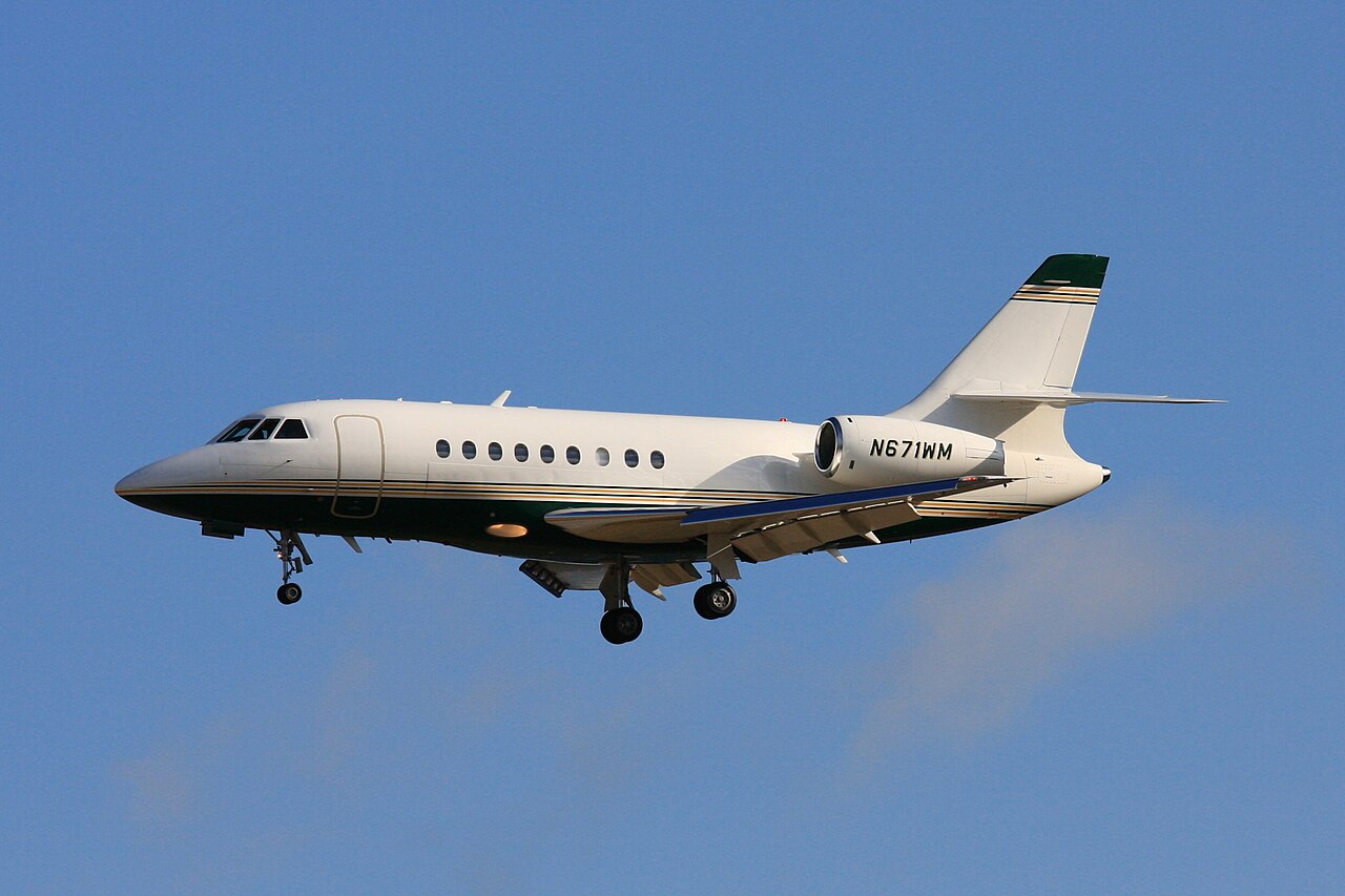 Dassault Falcon 2000 — 20130519190713!2010-07-15 Falcon2000 private N671WM EDDF 01 (cropped).jpg