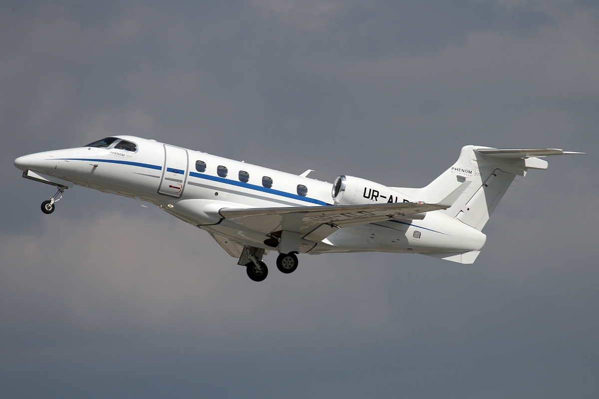 Embraer Phenom 300 — Embraer 505 Phenom 300, Aerojet JP7625910.jpg